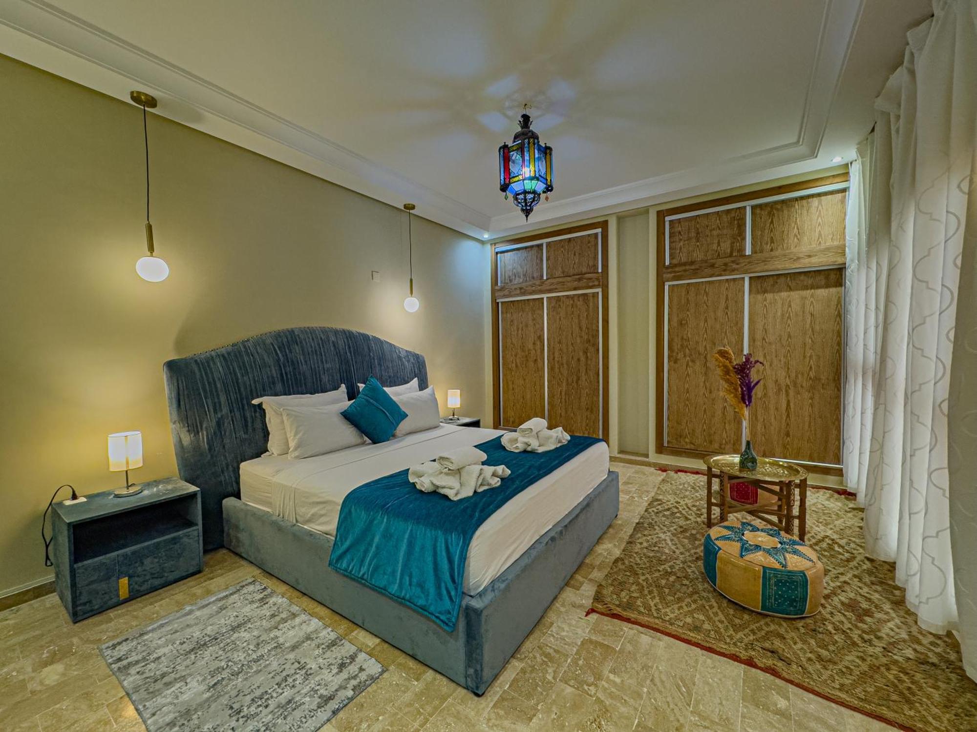 Riad Azia *
