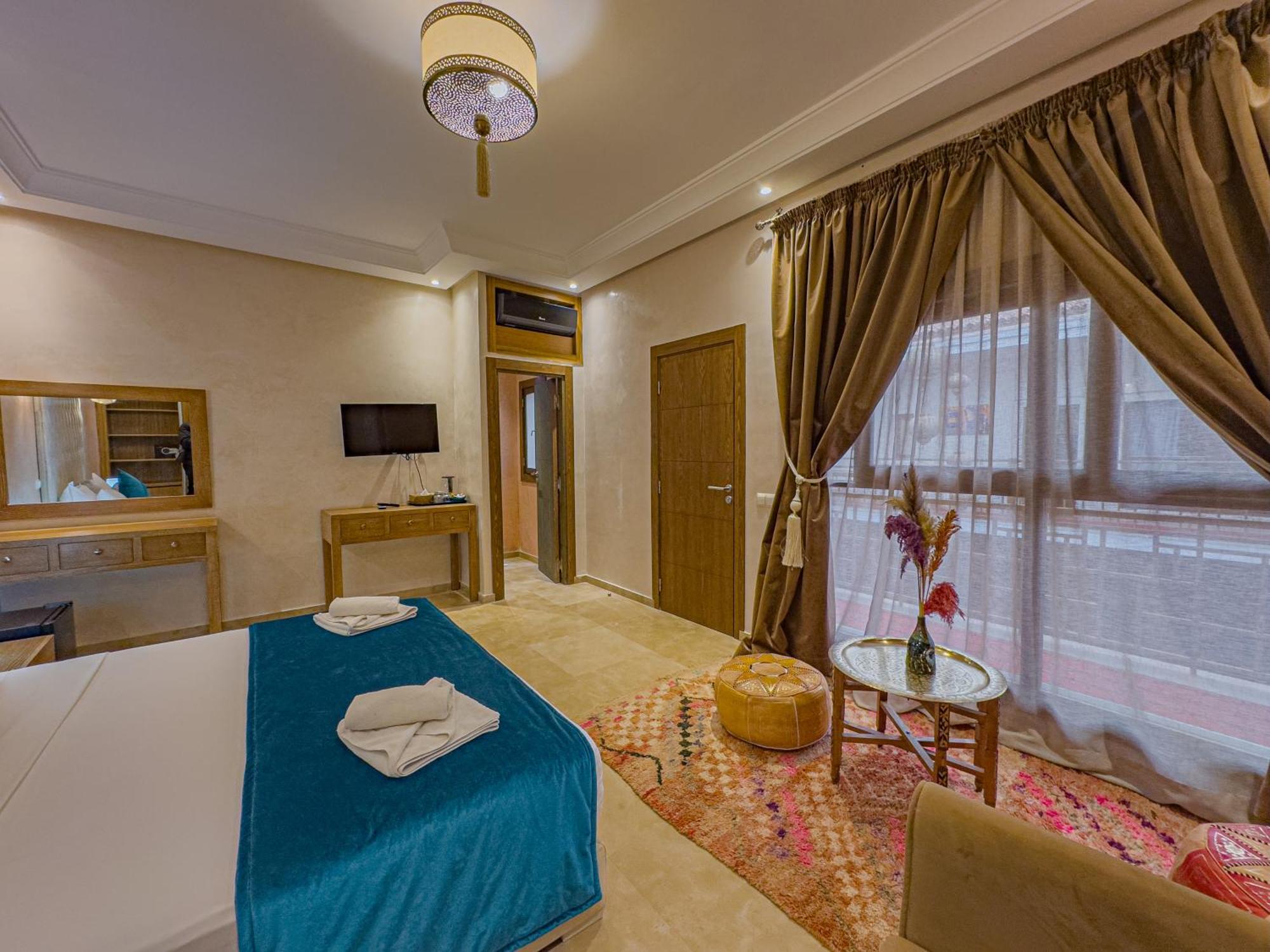 Riad Azia *